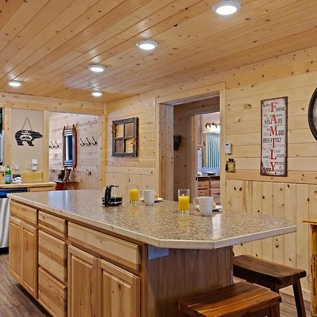 Huckleberry Hollow By Kabino Hot Tub Firepit Ps2 Satellite Grill Wifi Golf Course Island Park Exterior photo