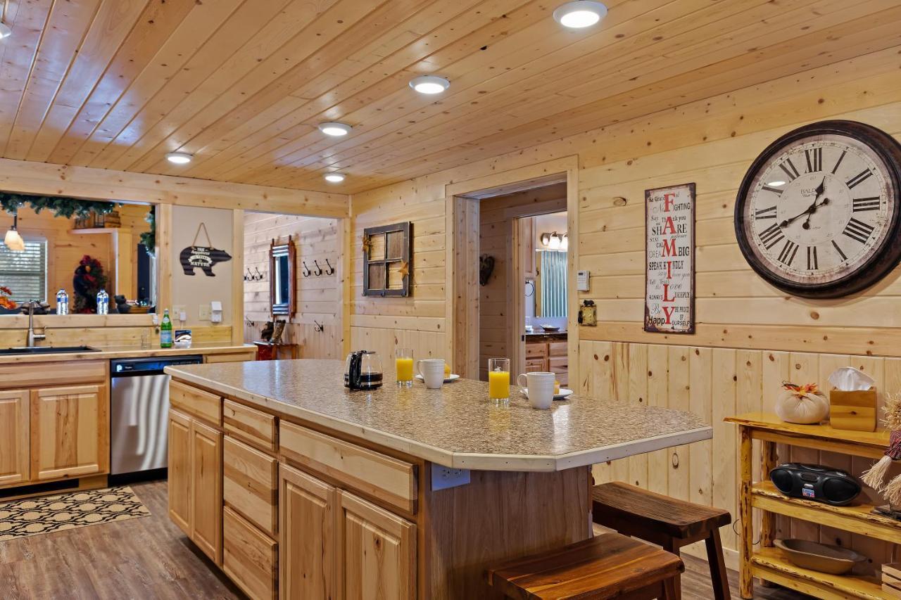 Huckleberry Hollow By Kabino Hot Tub Firepit Ps2 Satellite Grill Wifi Golf Course Island Park Exterior photo