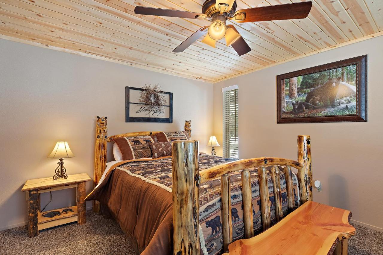 Huckleberry Hollow By Kabino Hot Tub Firepit Ps2 Satellite Grill Wifi Golf Course Island Park Exterior photo