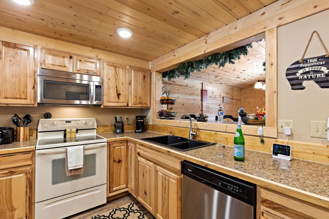 Huckleberry Hollow By Kabino Hot Tub Firepit Ps2 Satellite Grill Wifi Golf Course Island Park Exterior photo